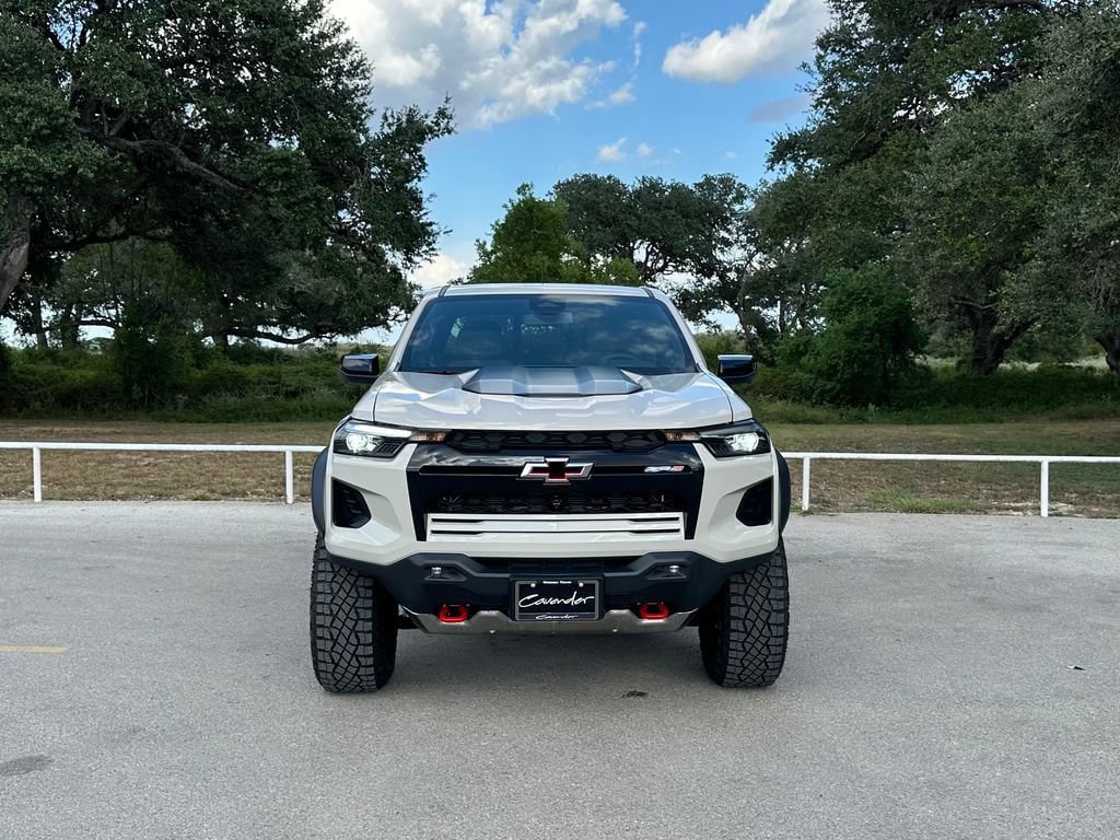New 2026 Chevrolet Colorado ZR2 w/ Technology Package AWD/4WD image 2