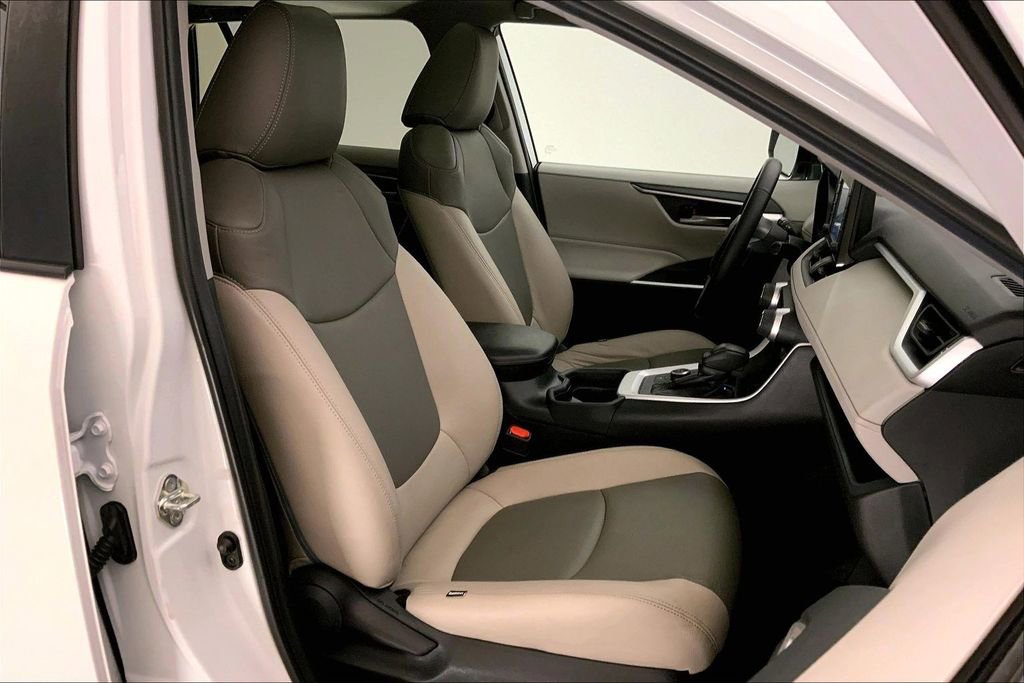 Used 2020 Toyota RAV4 XLE w/ Convenience Package image 6