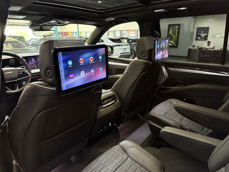 Used 2026 Cadillac Escalade V w/ LPO, ONYX Package AWD/4WD image 19