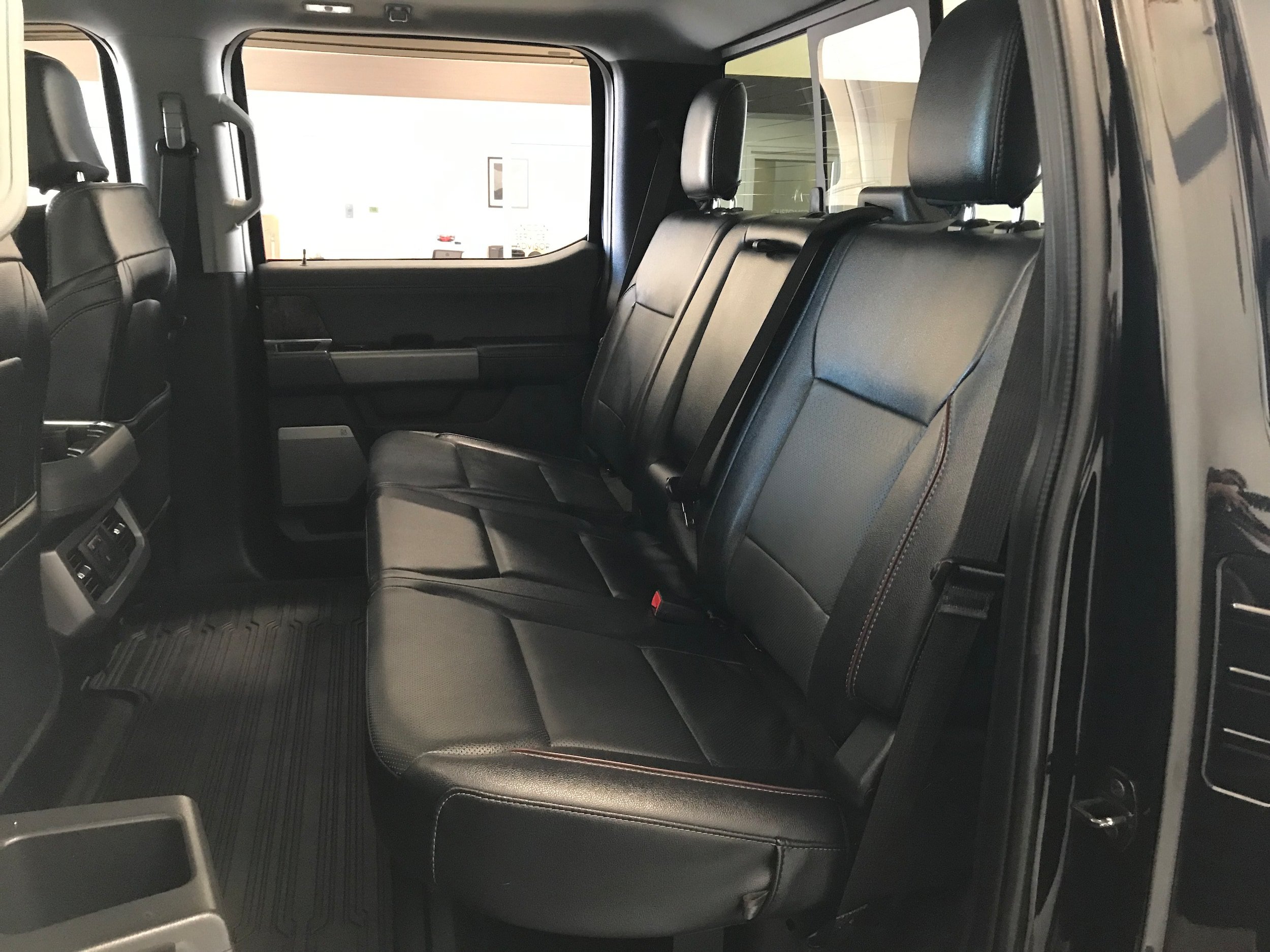 Used 2023 Ford F350 Lariat w/ Lariat Ultimate Package AWD/4WD image 9