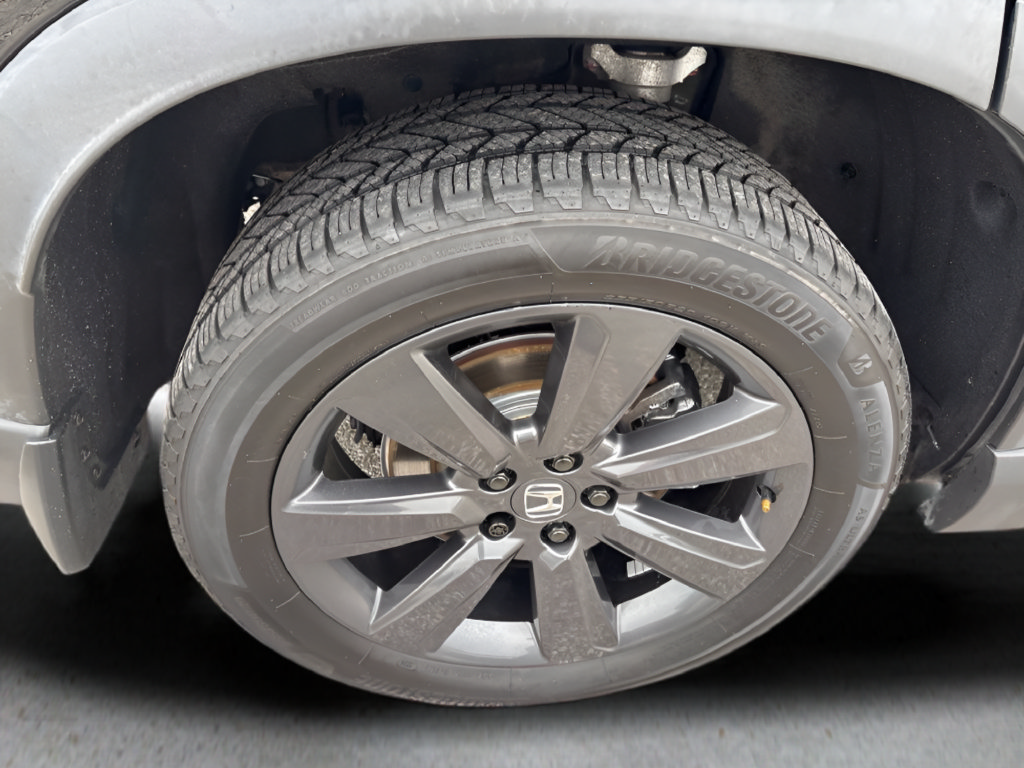 Used 2025 Honda Pilot Sport image 22