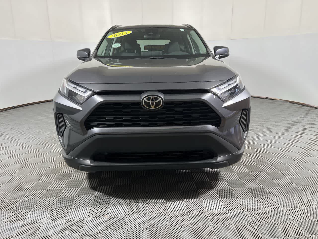 Used 2023 Toyota RAV4 XLE AWD/4WD image 3