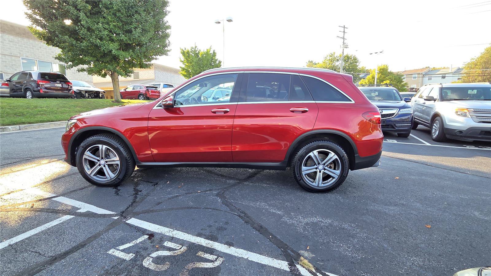 Used 2017 Mercedes-Benz GLC 300 4MATIC image 41