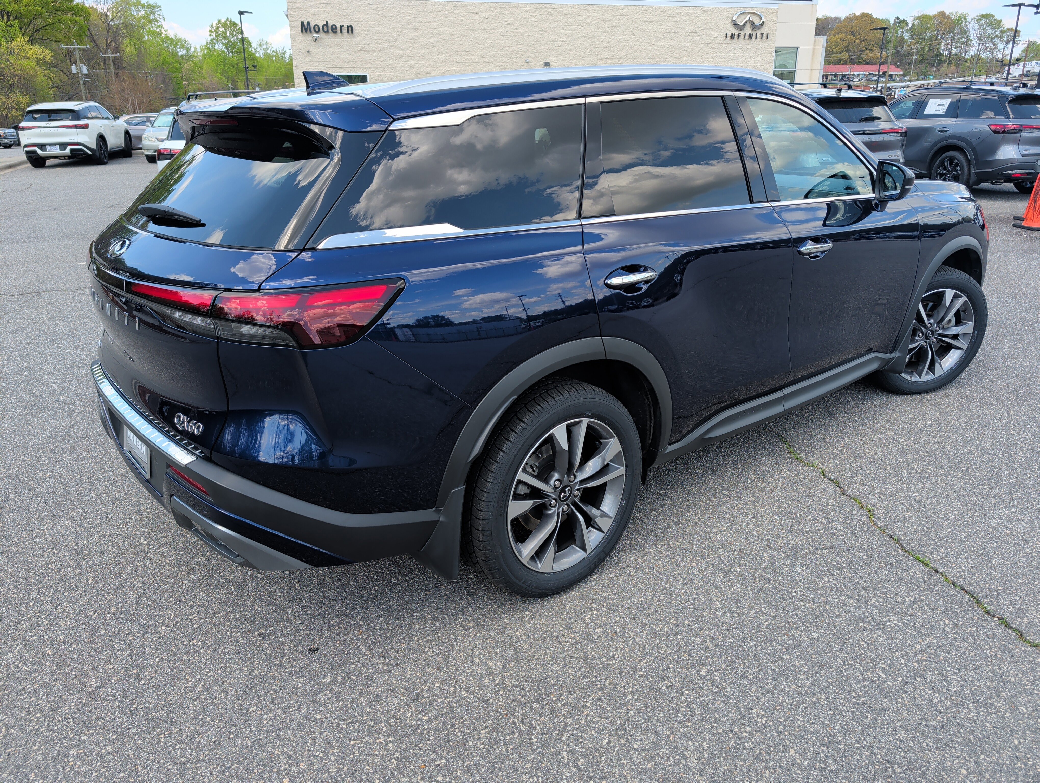 Used 2022 INFINITI QX60 Luxe w/ Cargo Package image 4