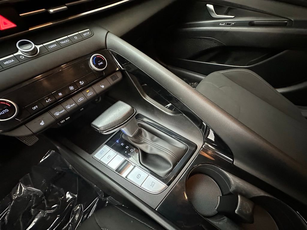 Used 2023 Hyundai Elantra SEL w/ Convenience Package image 18