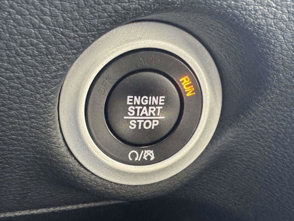 Used 2024 Chrysler Pacifica Limited FWD image 23