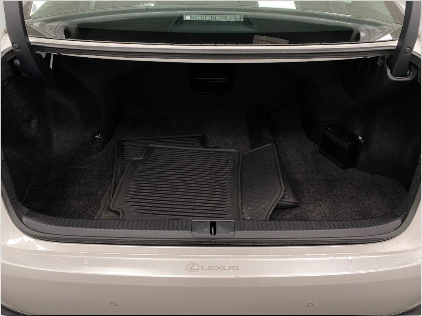 Used 2017 Lexus ES 350 w/ Luxury Package image 6