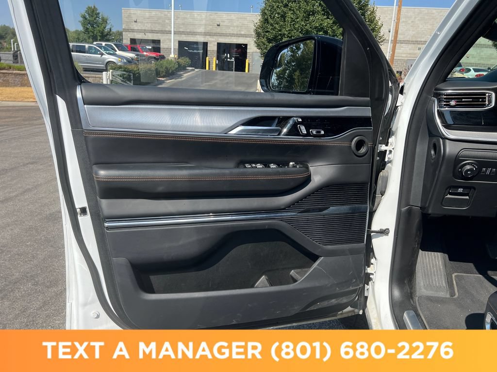 Used 2023 Jeep Grand Wagoneer Series III AWD/4WD image 14