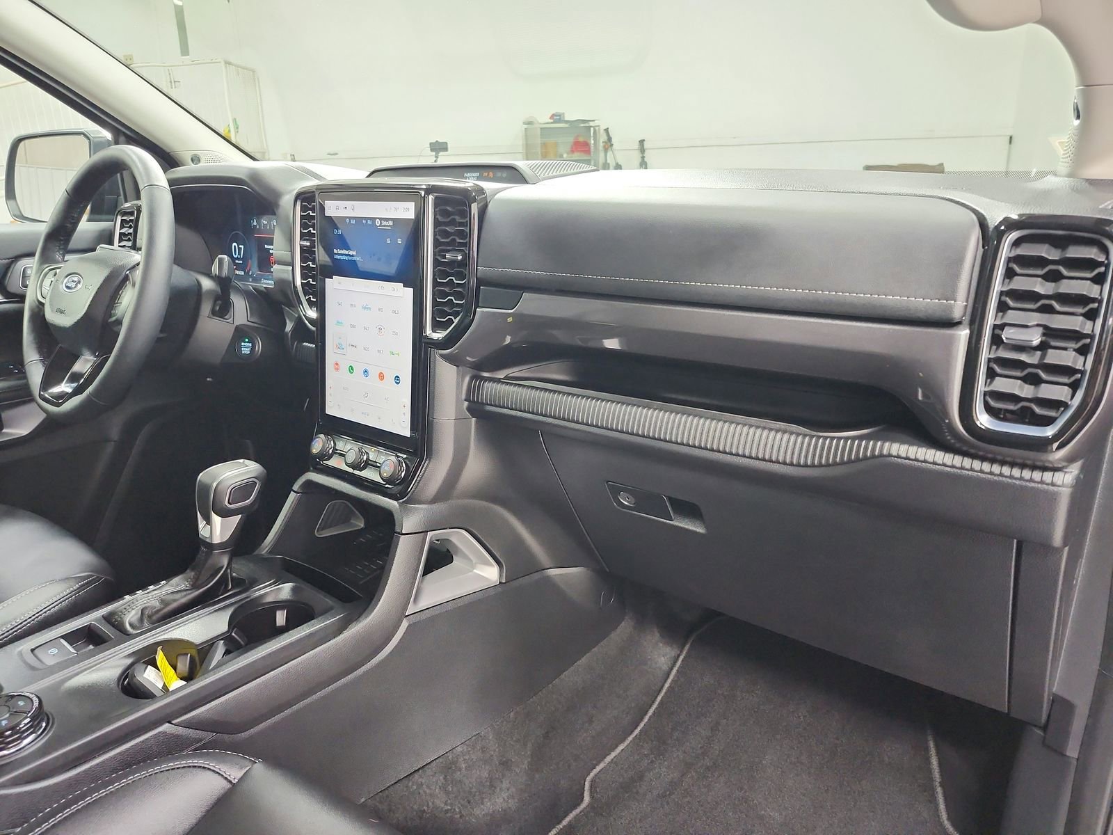 Used 2025 Ford Ranger Lariat w/ FX4 Off-Road Package AWD/4WD image 39