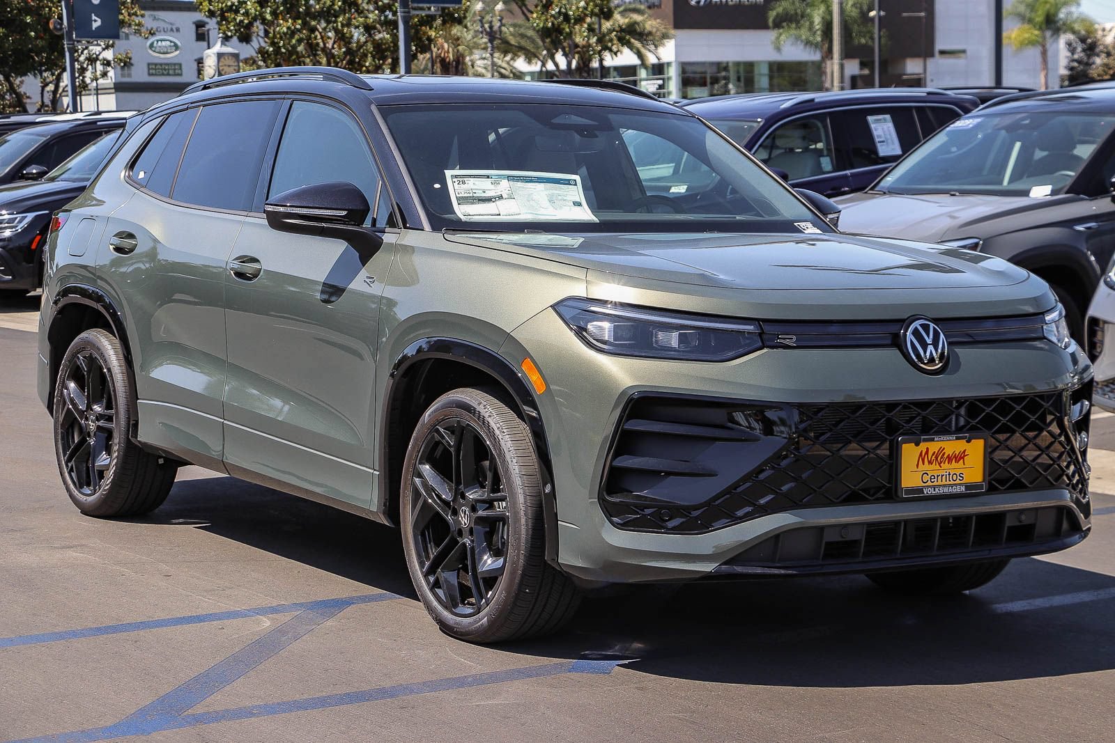 New 2026 Volkswagen Tiguan SE R-Line FWD image 3