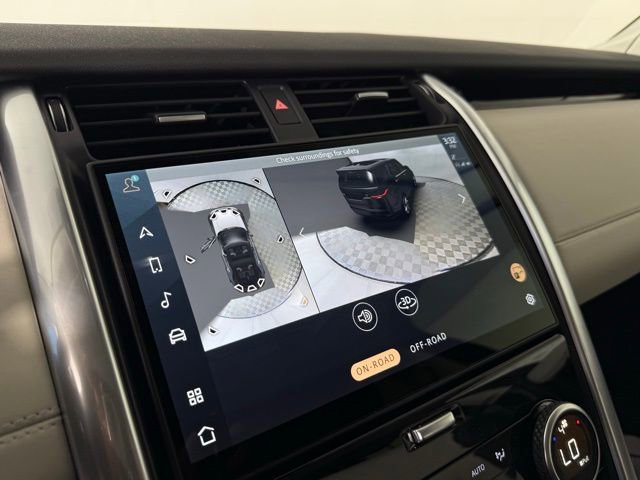 Certified 2025 Land Rover Discovery S image 17