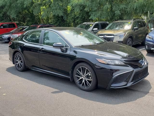 Used 2024 Toyota Camry SE w/ Cold Weather Package