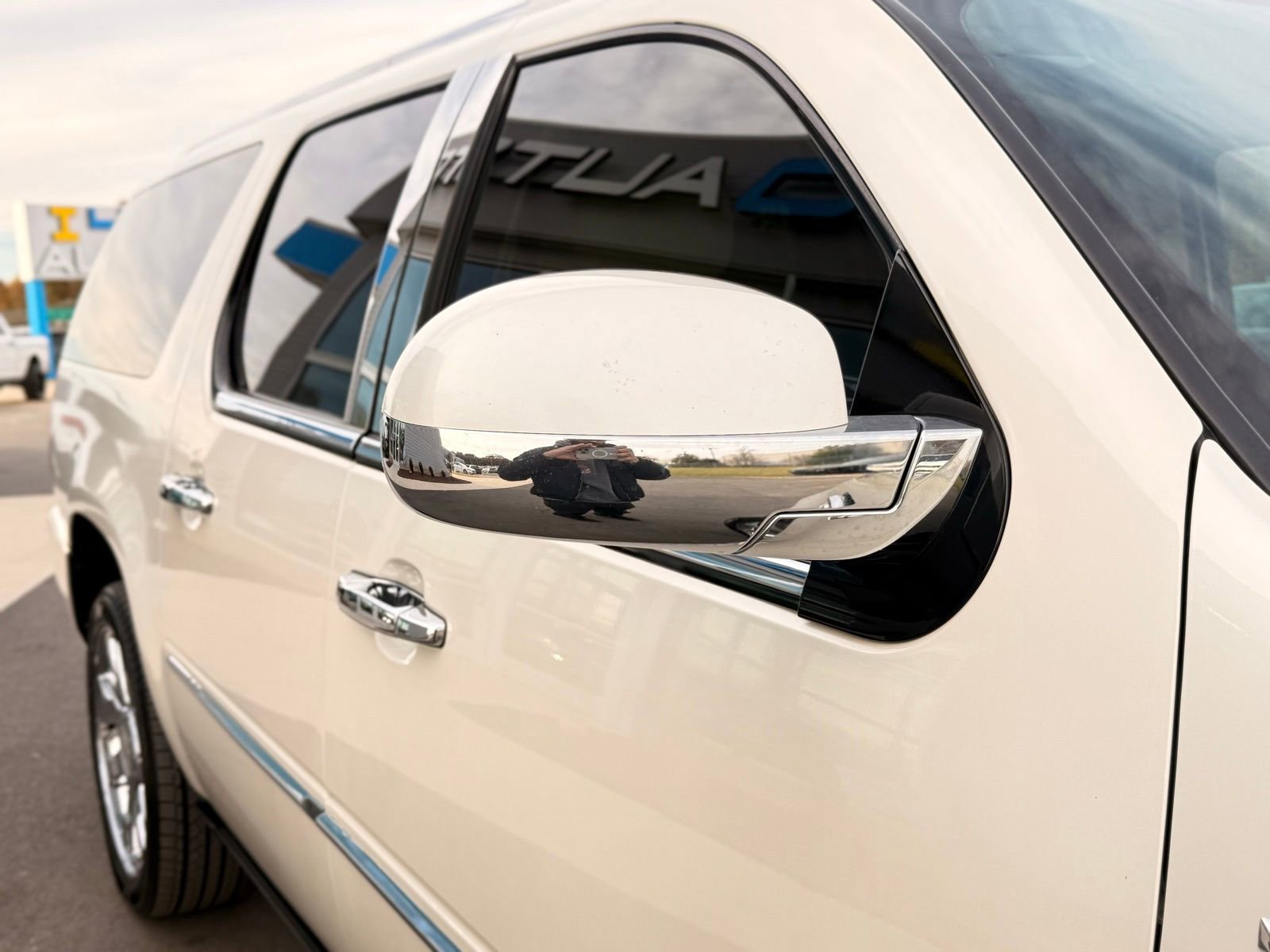 Used 2012 Cadillac Escalade ESV Luxury image 45