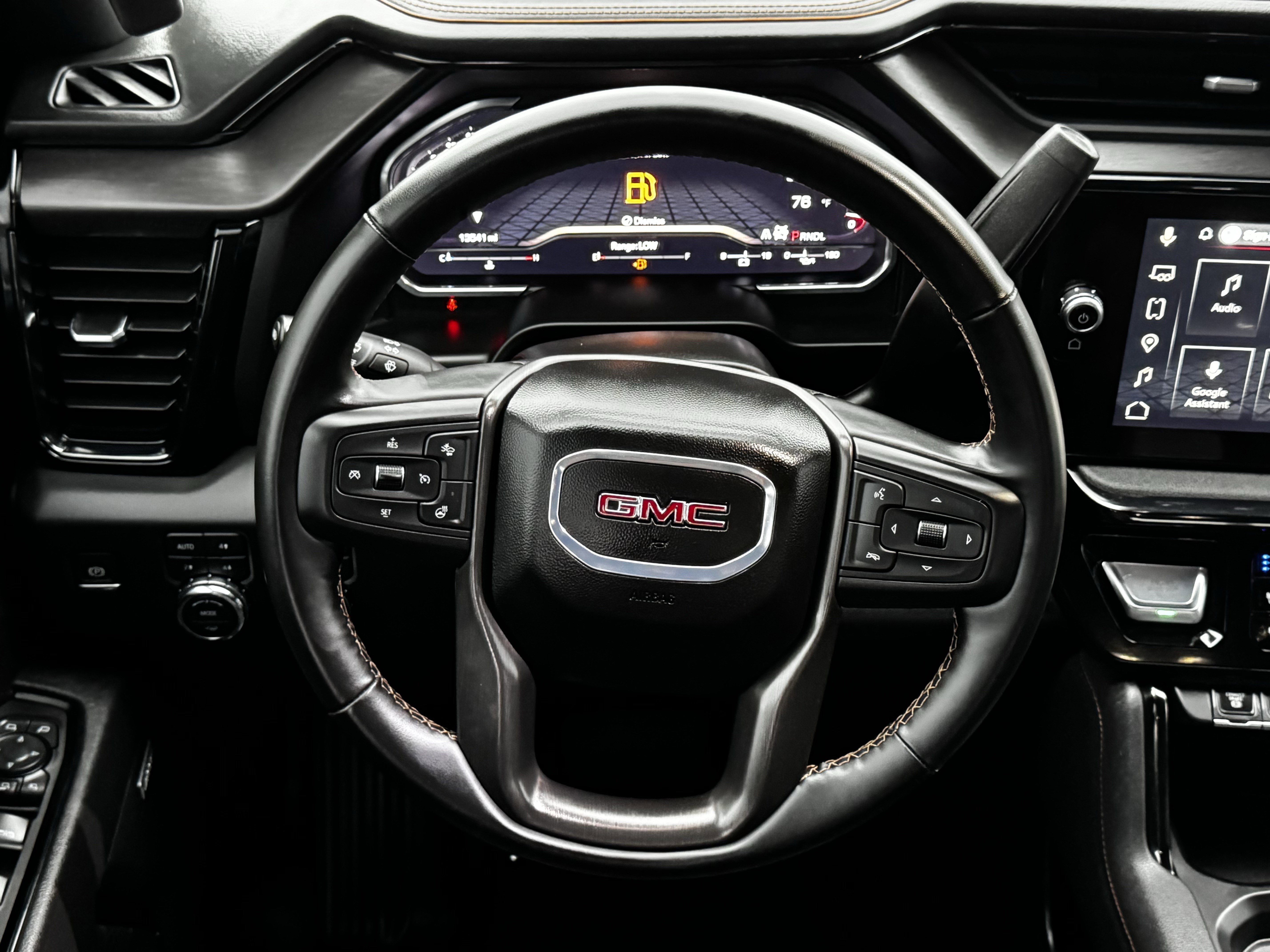 Used 2025 GMC Sierra 2500 AT4 image 15