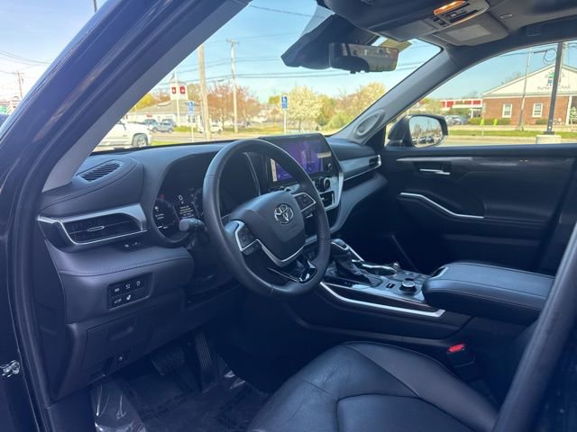 Used 2024 Toyota Highlander Platinum AWD/4WD image 10