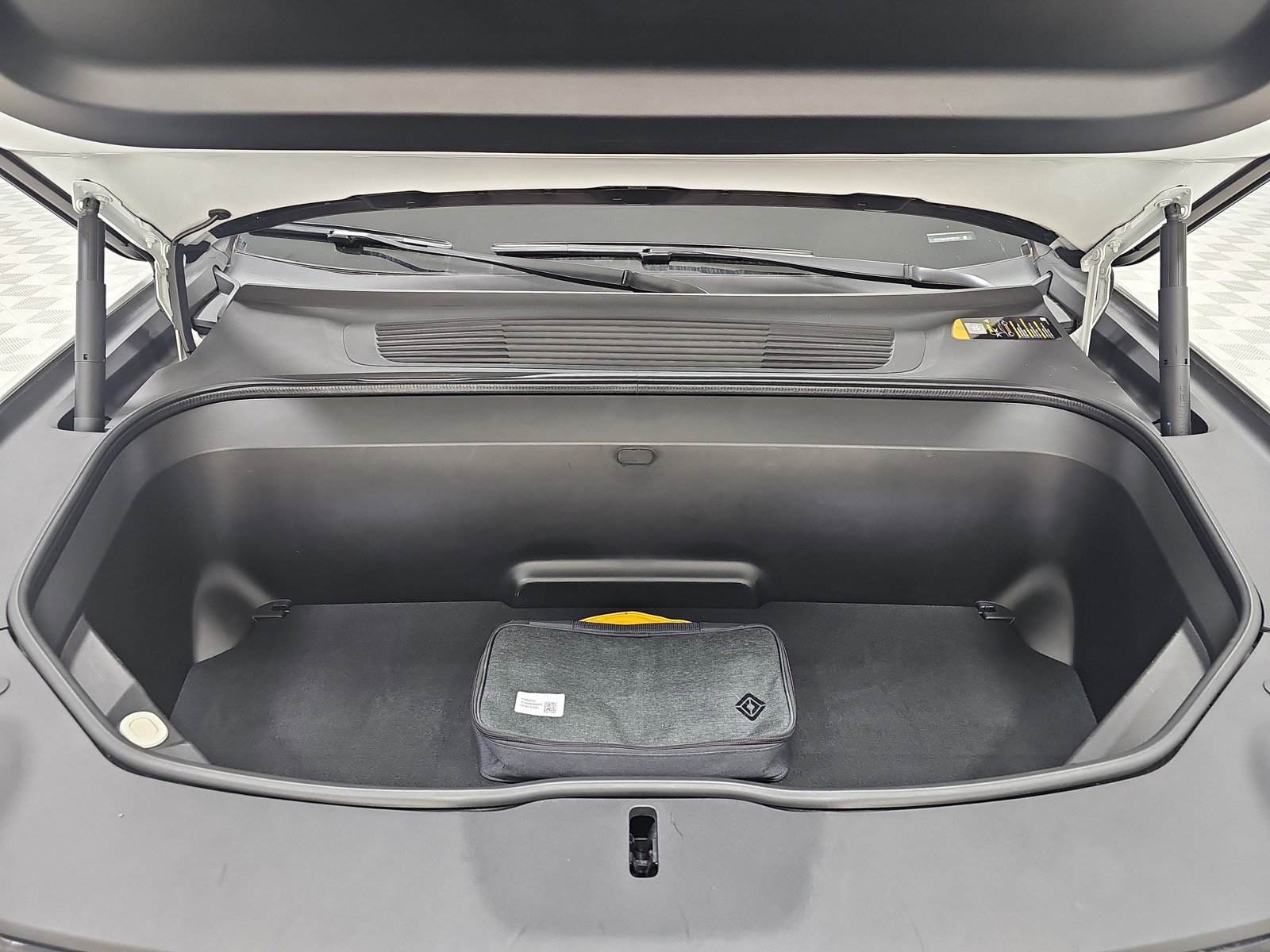 Used 2023 Rivian R1T Adventure image 14