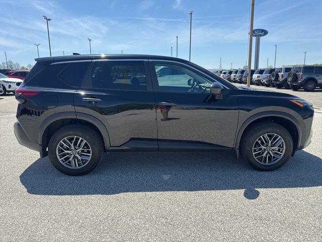 Used 2023 Nissan Rogue S AWD/4WD image 3
