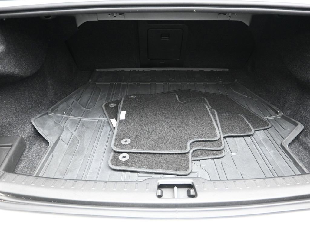 Used 2021 Volvo S60 T5 Momentum w/ Premium Package image 21