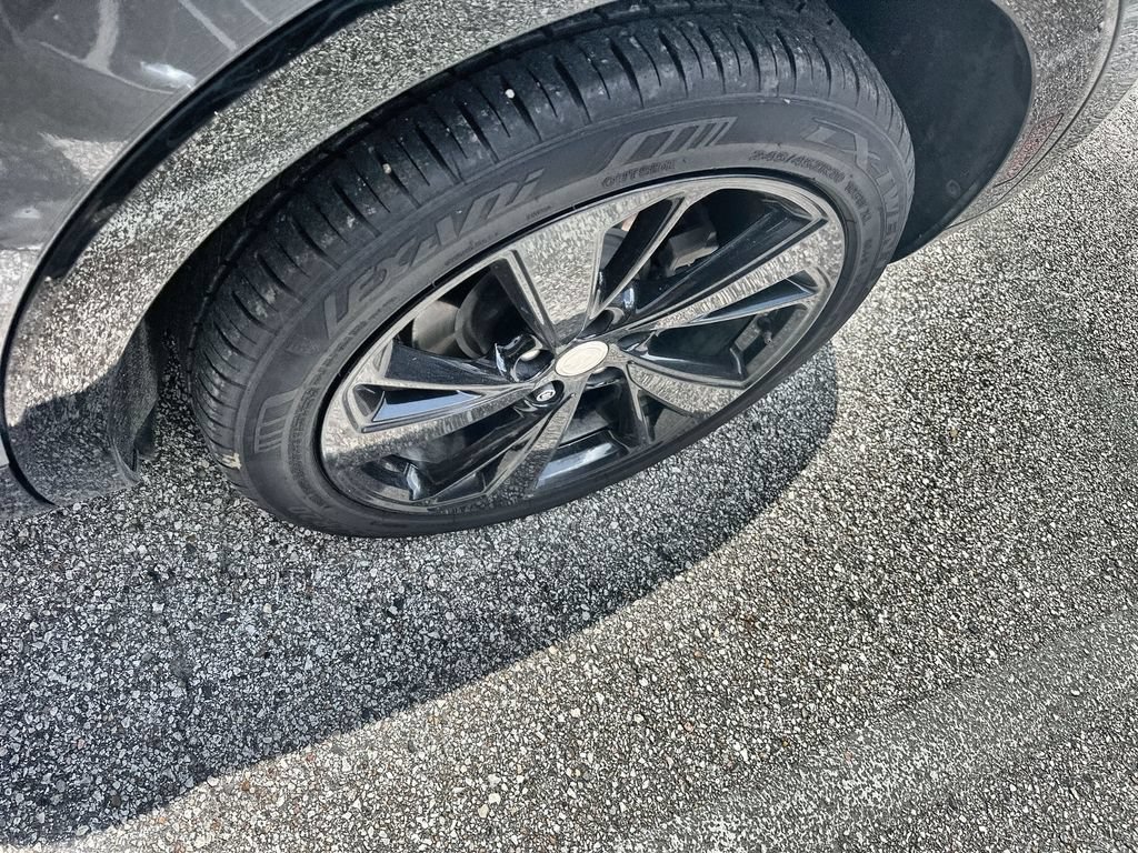 Used 2021 Buick Envision Essence w/ Sport Touring Package FWD image 4