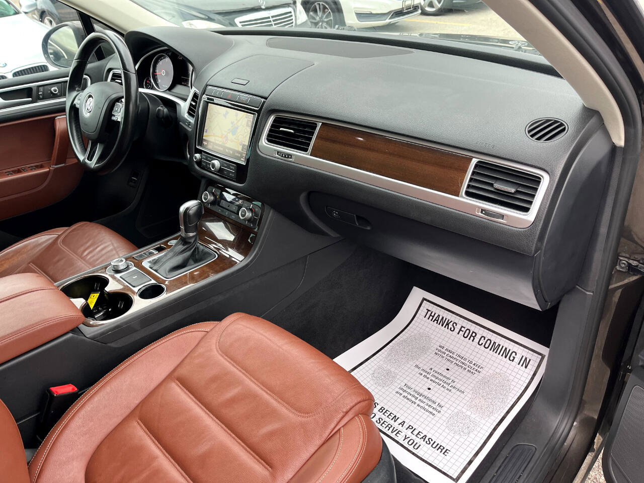 Used 2015 Volkswagen Touareg TDI image 18