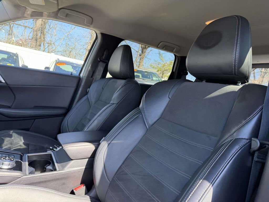 Used 2024 Mitsubishi Outlander SE image 17