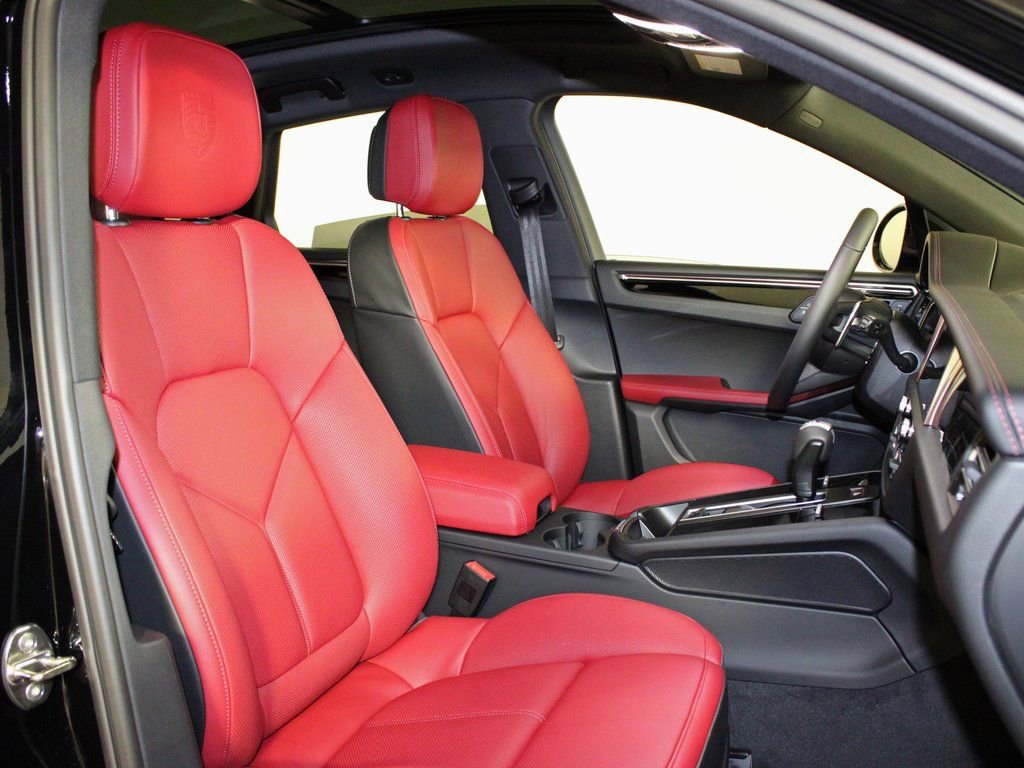 Certified 2026 Porsche Macan image 38