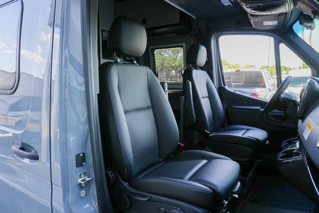 Used 2021 Mercedes-Benz Sprinter 2500 image 32