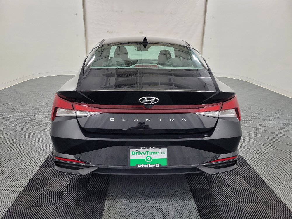 Used 2023 Hyundai Elantra SEL w/ Winter Weather Package FWD image 6