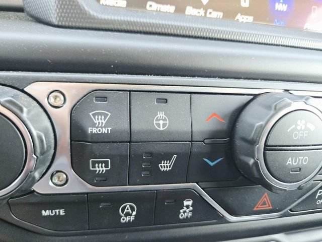 Used 2019 Jeep Wrangler Unlimited Sahara w/ Dual Top Group AWD/4WD image 29