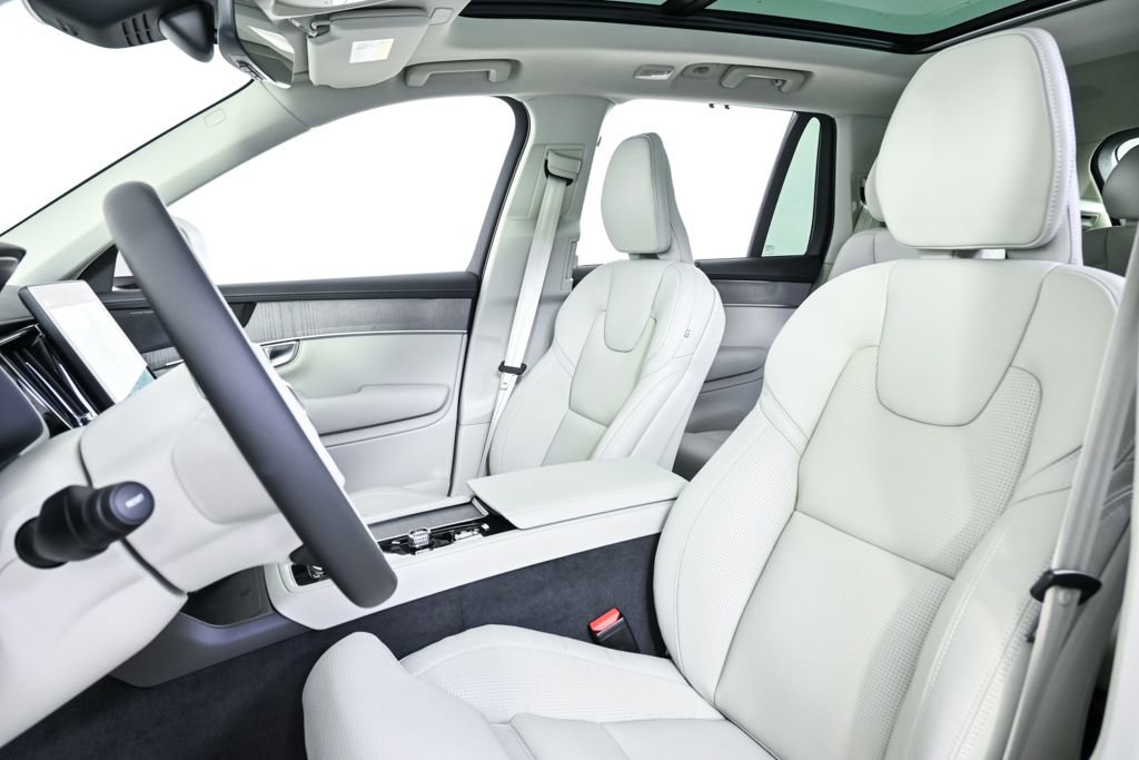 New 2026 Volvo XC90 B6 Ultra w/ Protection Package image 5