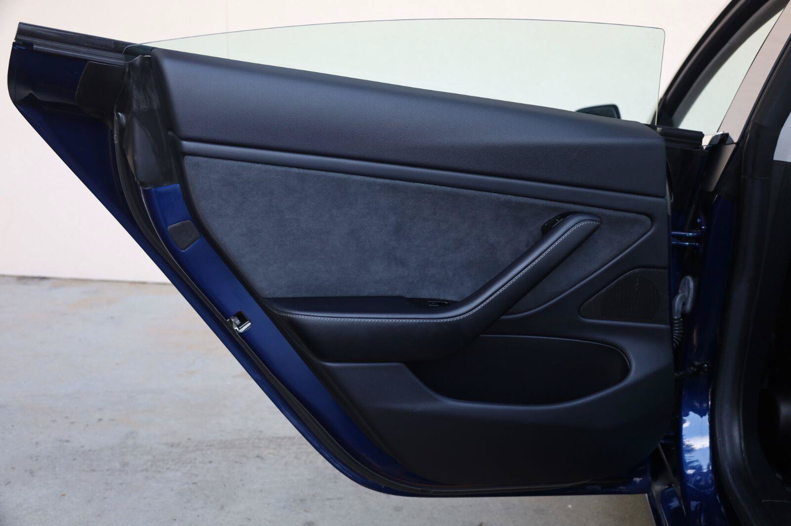 Used 2018 Tesla Model 3 Long Range RWD image 19