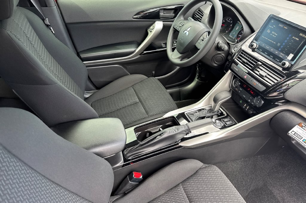 New 2026 Mitsubishi Eclipse Cross LE AWD/4WD image 17