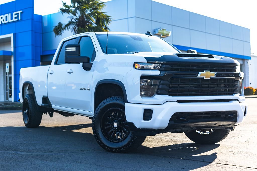 Used 2024 Chevrolet Silverado 3500 LT image 1