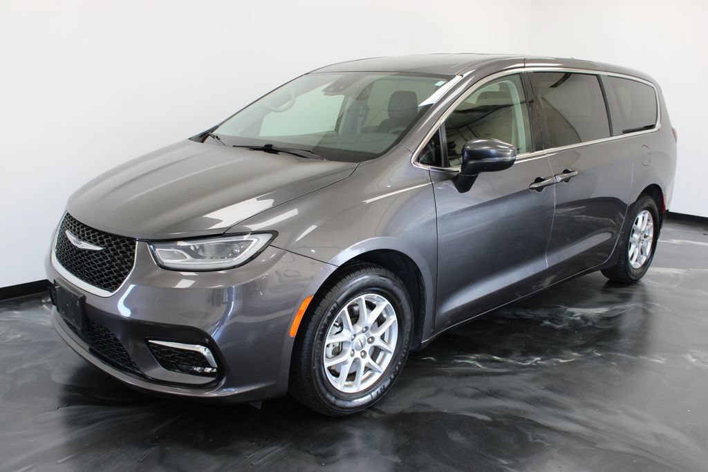 Used 2023 Chrysler Pacifica Touring-L FWD image 22