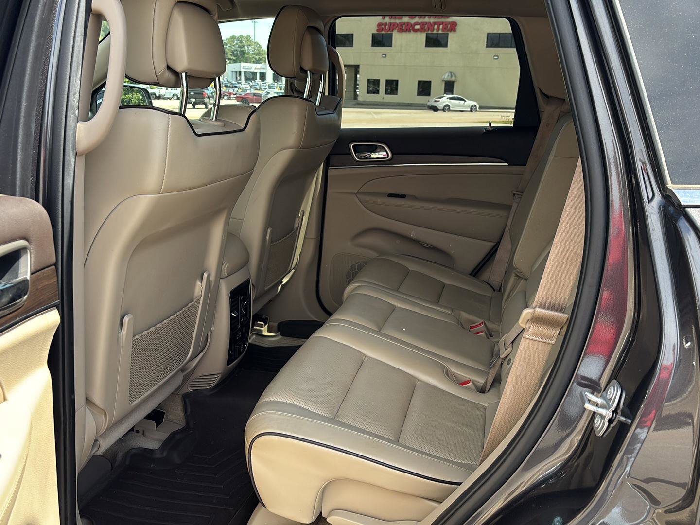 Used 2017 Jeep Grand Cherokee Overland AWD/4WD image 7