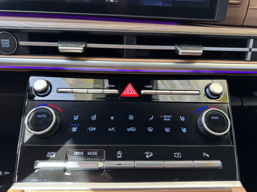 Used 2024 Hyundai Santa Fe Limited image 23