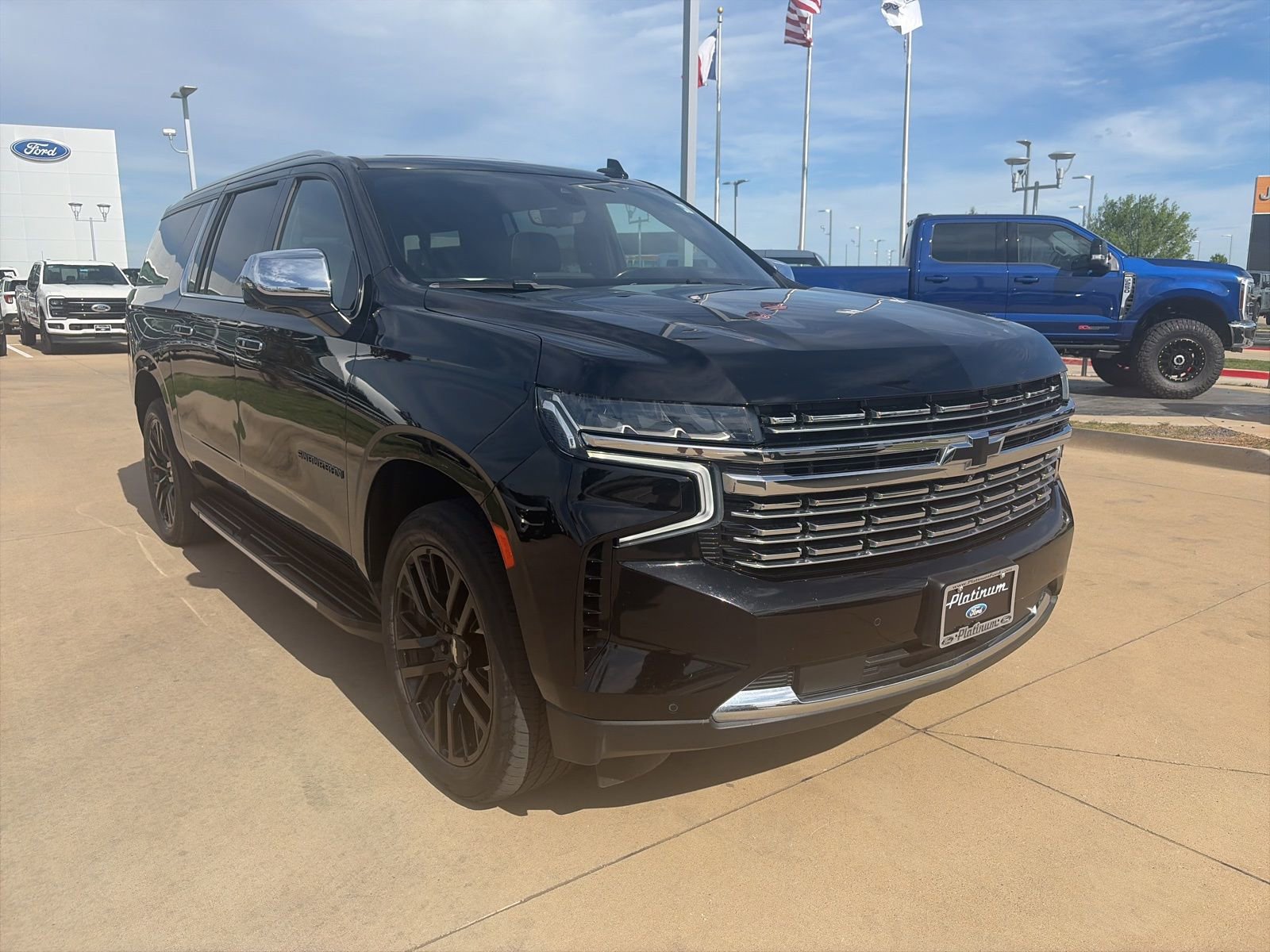 Used 2021 Chevrolet Suburban Premier w/ Premium Package image 7