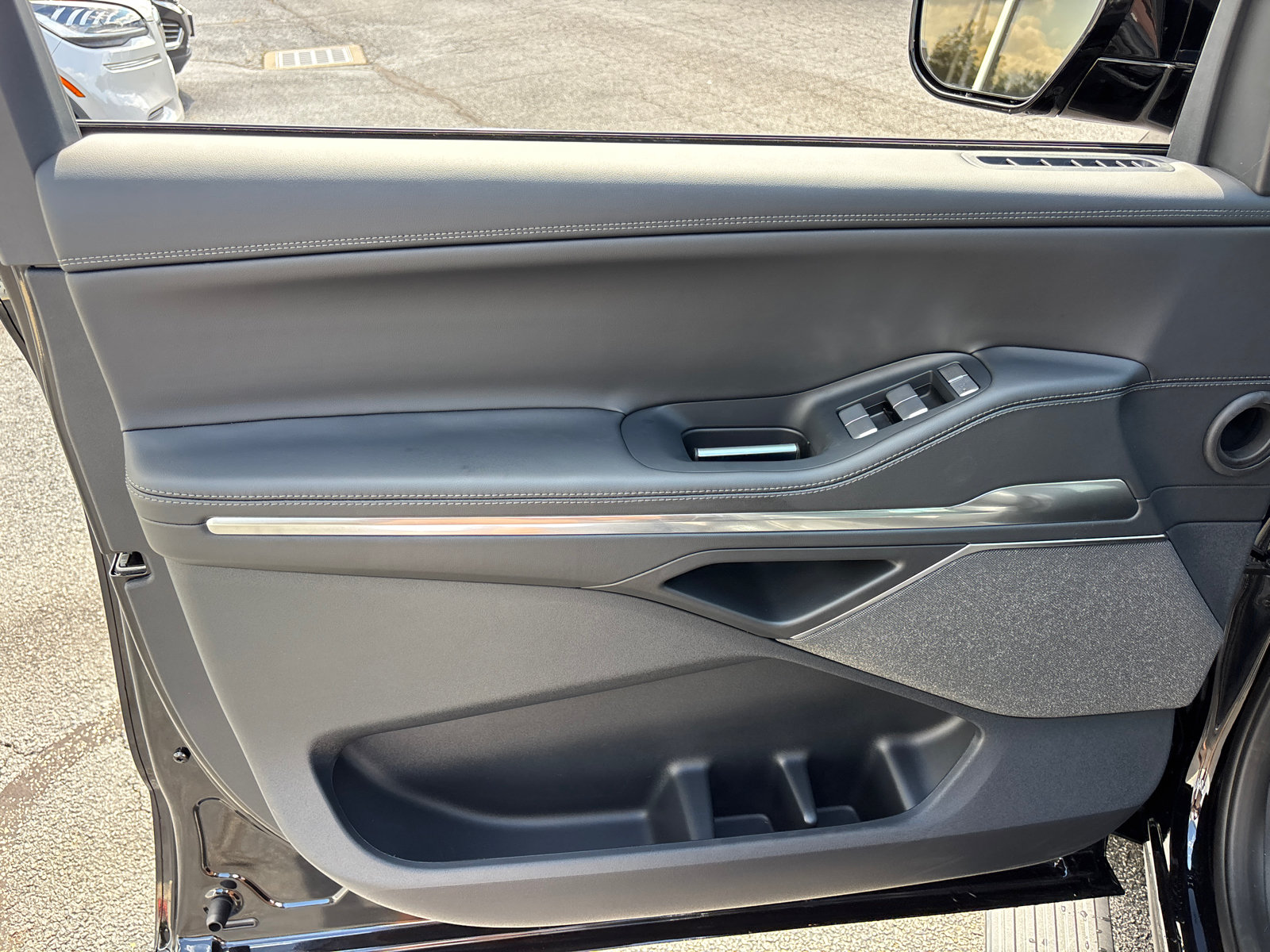 New 2027 Lincoln Navigator Reserve AWD/4WD image 11