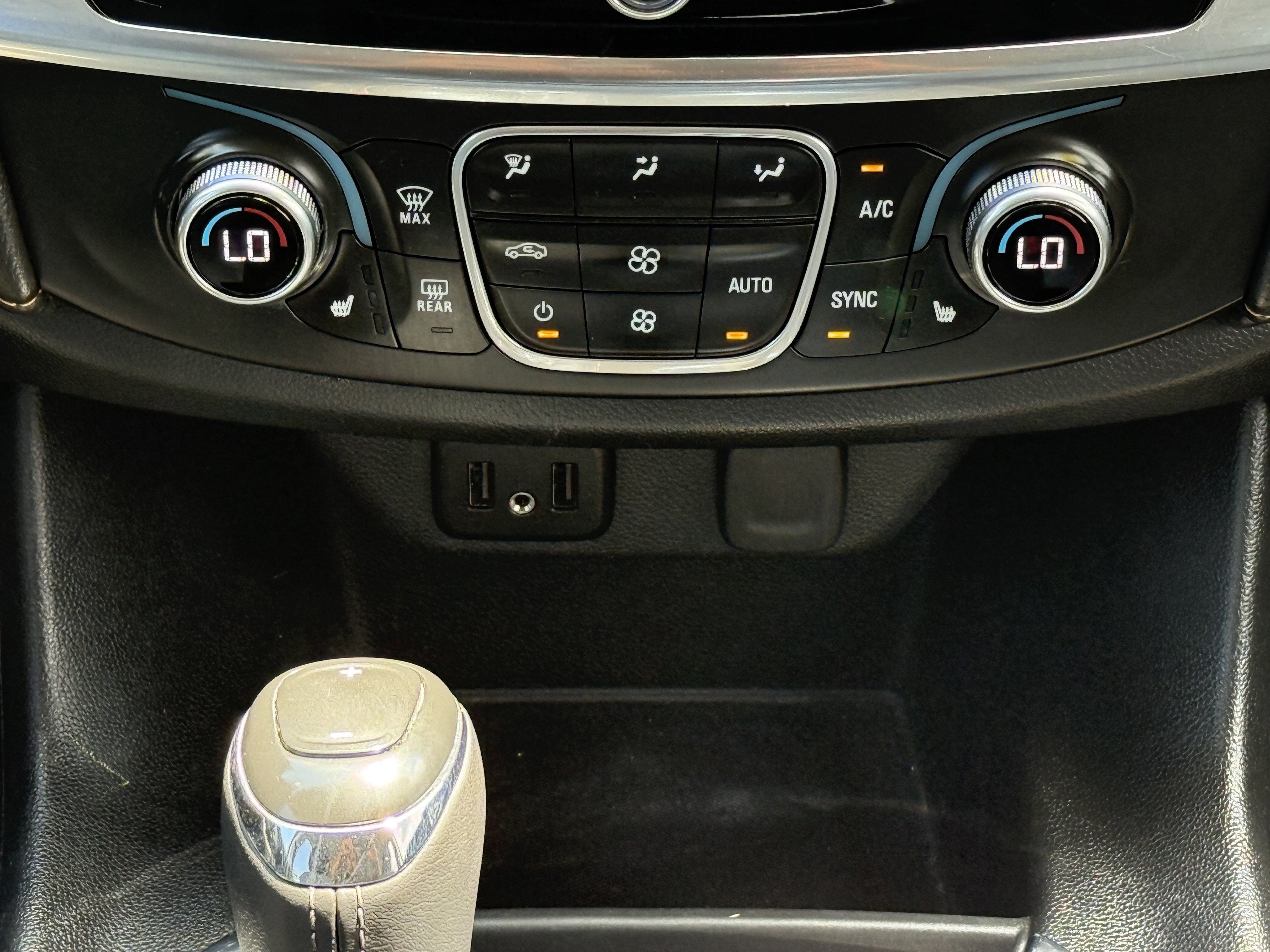 Used 2020 Chevrolet Traverse LT FWD image 27