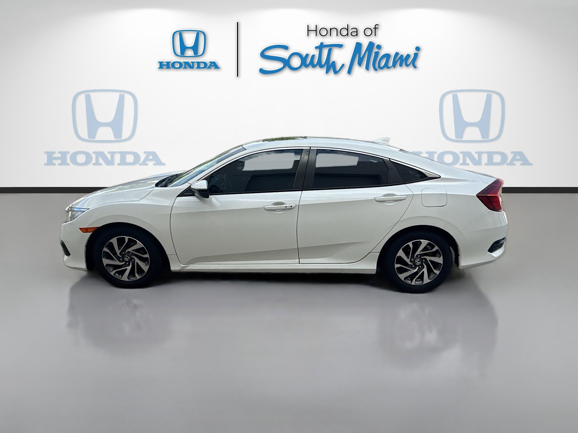Certified 2017 Honda Civic EX image 4