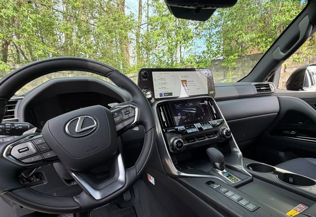 New 2026 Lexus LX 700h Luxury image 16