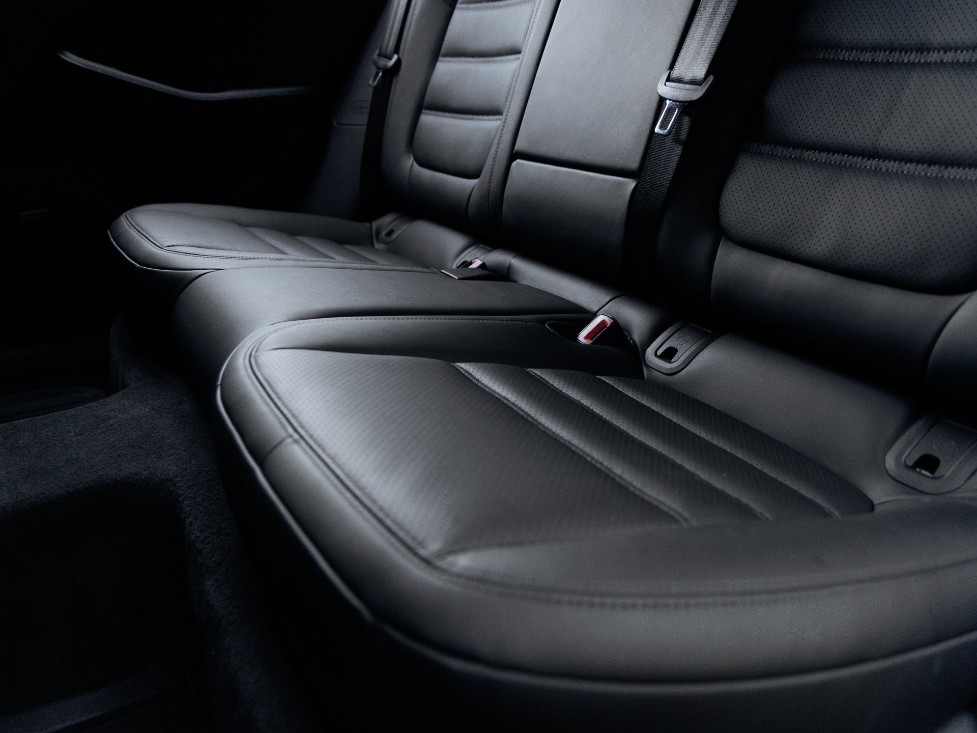 Certified 2026 Porsche Macan AWD/4WD image 24