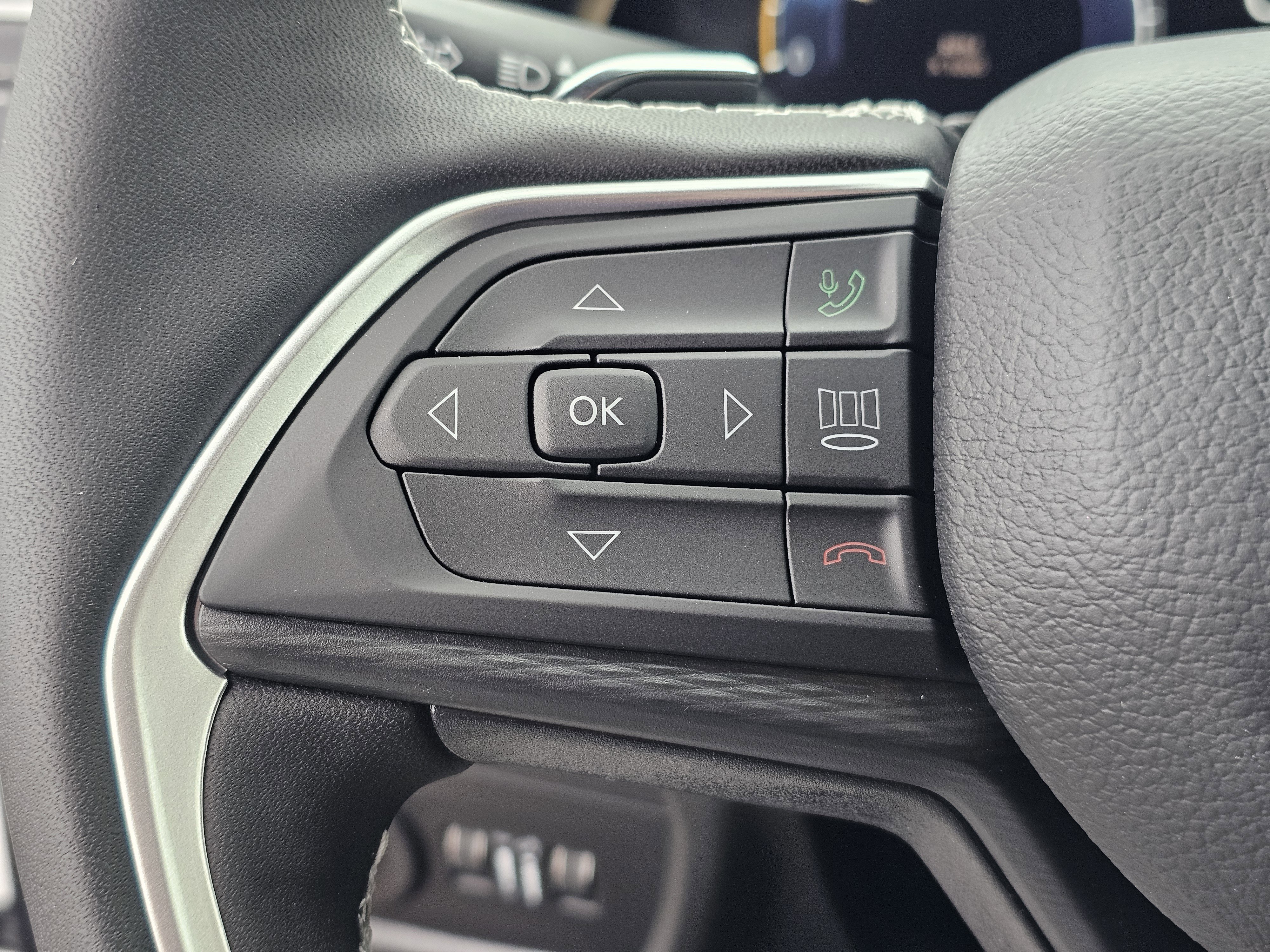 New 2025 Jeep Grand Cherokee Altitude image 20