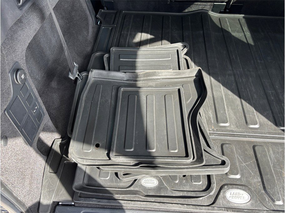 Used 2018 Land Rover Discovery SE image 46