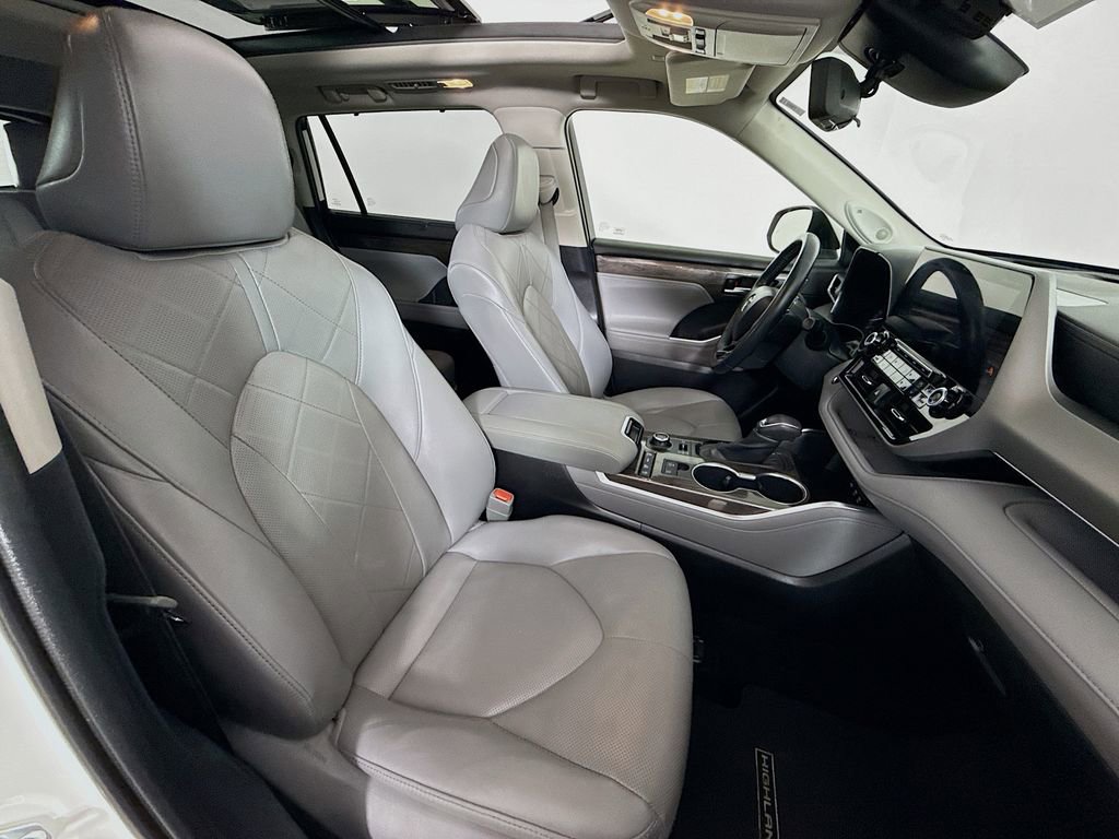 Certified 2020 Toyota Highlander Platinum AWD/4WD image 32