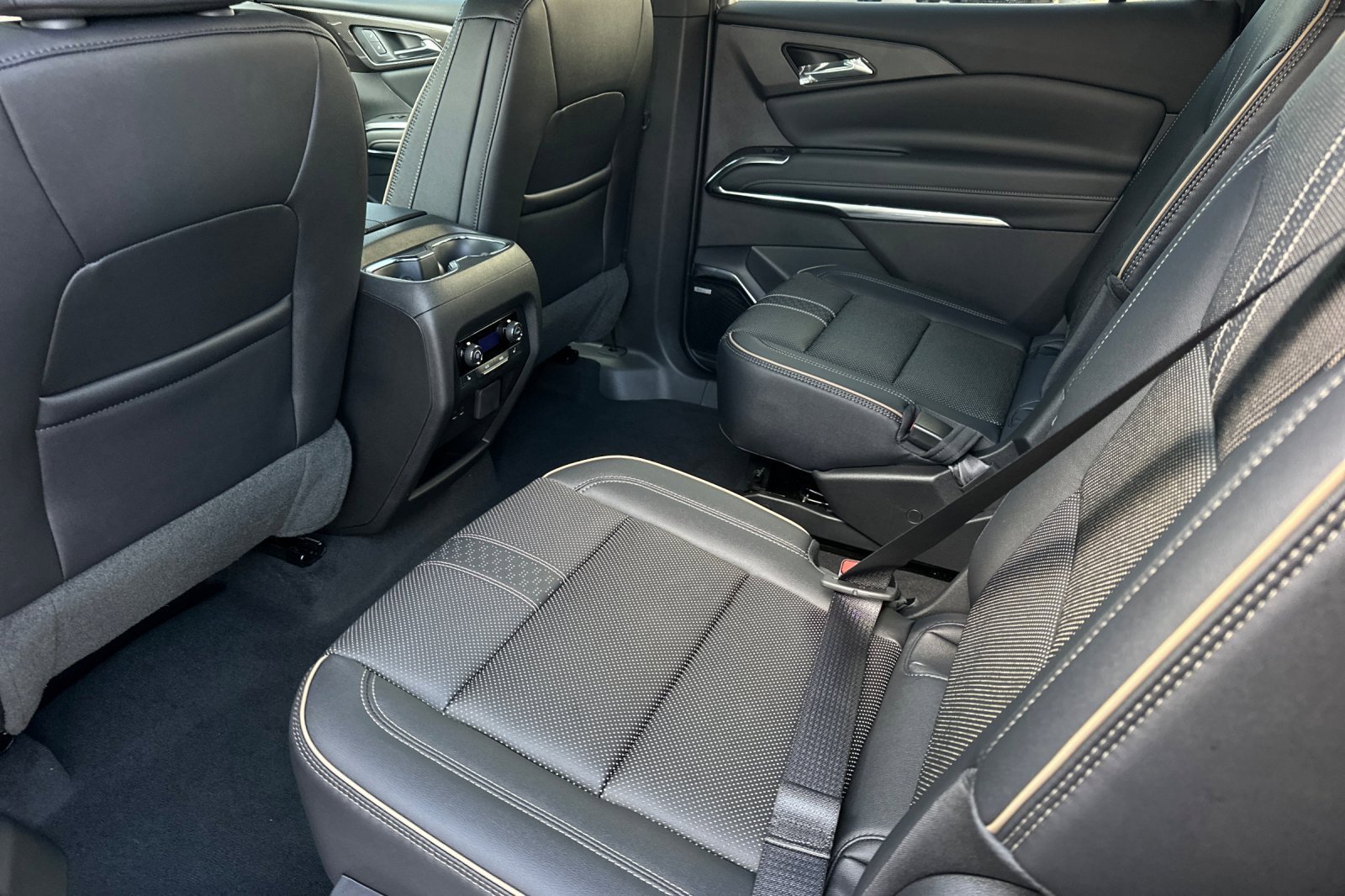 New 2026 Chevrolet Traverse High Country image 12