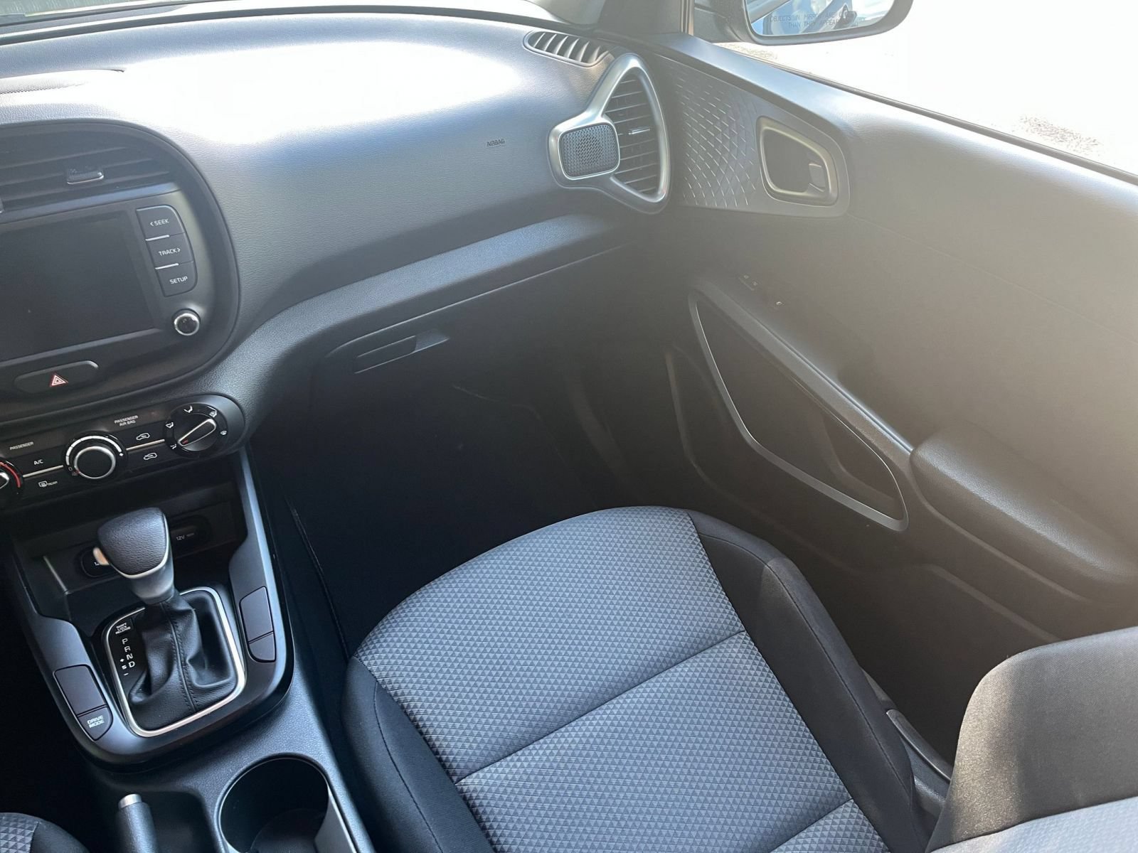 Used 2025 Kia Soul LX w/ LX Technology Package FWD image 32