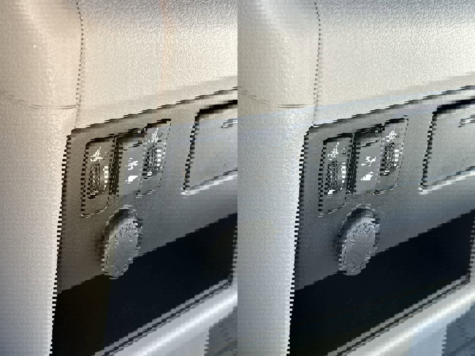 Used 2020 Toyota Sienna XLE image 25