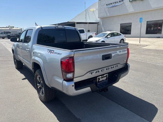 Used 2019 Toyota Tacoma TRD Sport w/ Technology Package RWD image 3