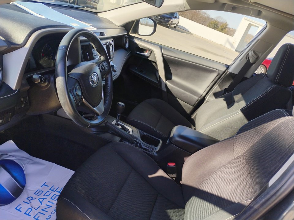 Used 2018 Toyota RAV4 XLE image 33